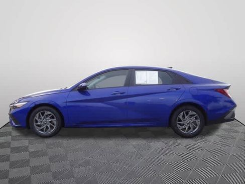 Used 2024 Hyundai Elantra SEL FWD image 2