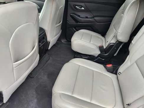 Used 2022 Chevrolet Traverse LT image 31