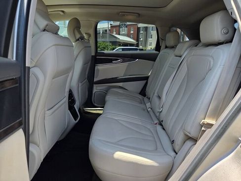 Used 2017 Lincoln MKX Reserve w/ Driver Assistance Package FWD image 13