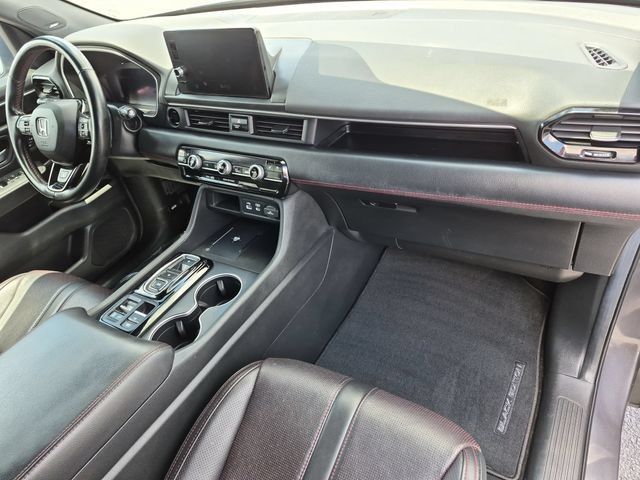Used 2025 Honda Pilot Black Edition image 22