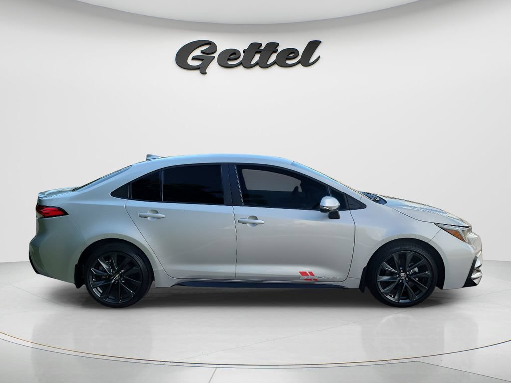 Certified 2025 Toyota Corolla SE FWD image 4