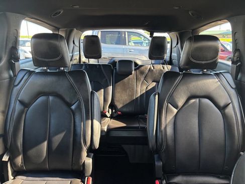Used 2025 Chrysler Pacifica Select FWD image 26