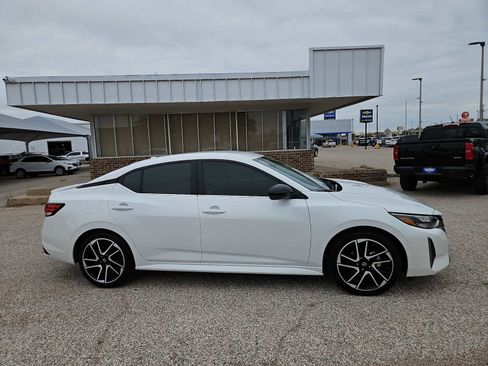 Used 2024 Nissan Sentra SR FWD image 9