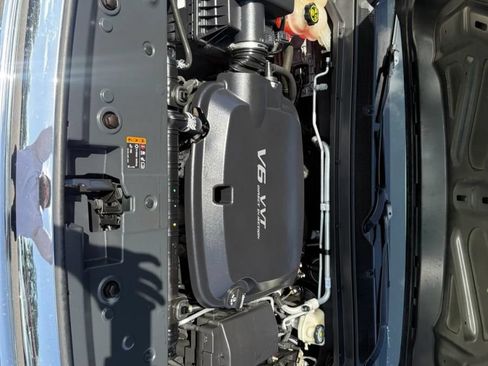 Used 2017 GMC Canyon 2WD Crew Cab w/ Convenience Package image 16