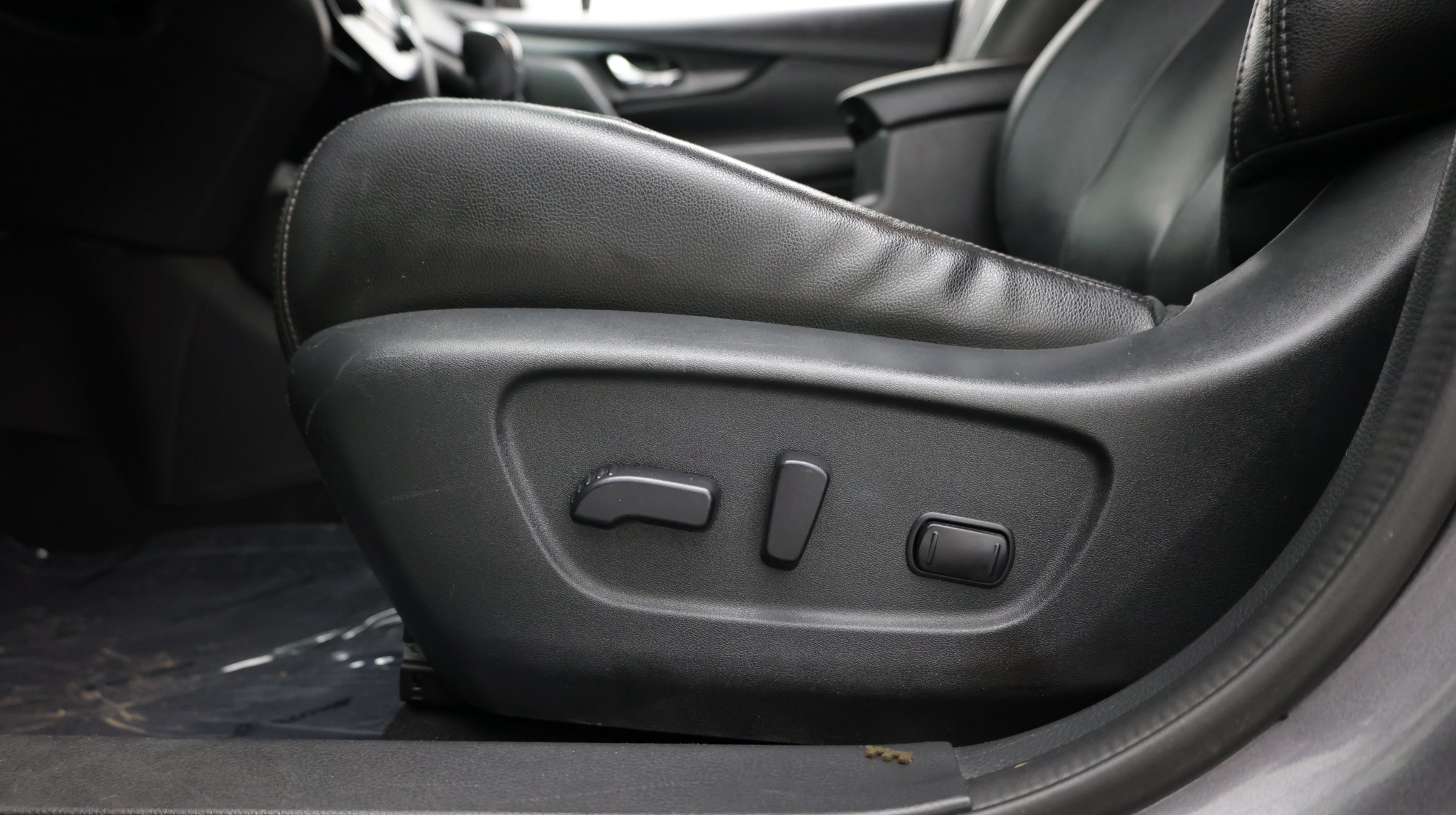 Used 2018 Nissan Rogue SL FWD image 15