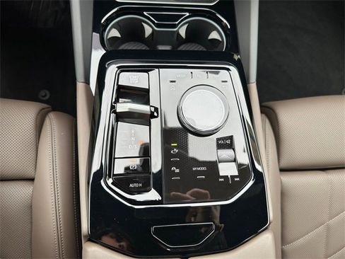 Certified 2025 BMW 530i xDrive w/ Premium Package image 38