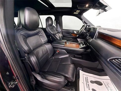 Used 2019 Lincoln Navigator L Reserve image 27