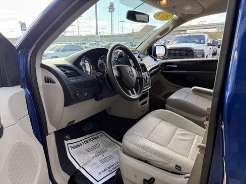 Used 2013 Dodge Grand Caravan SXT image 32