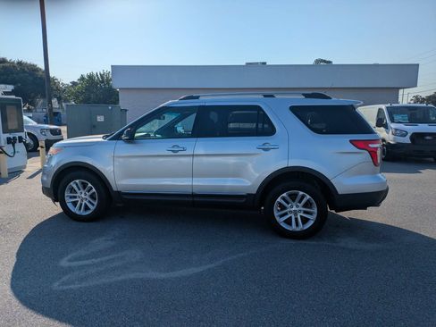 Used 2014 Ford Explorer XLT w/ Equipment Group 202A FWD image 7