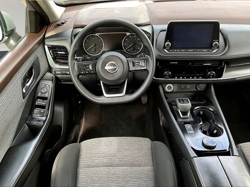 Used 2022 Nissan Rogue SV image 10