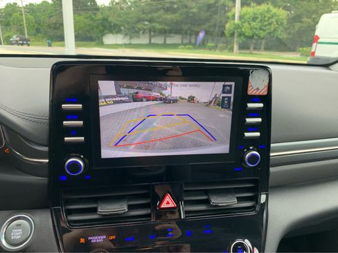 Used 2021 Hyundai Ioniq SEL FWD image 17
