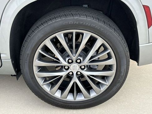 Used 2025 Buick Enclave Avenir w/ Super Cruise Package FWD image 31