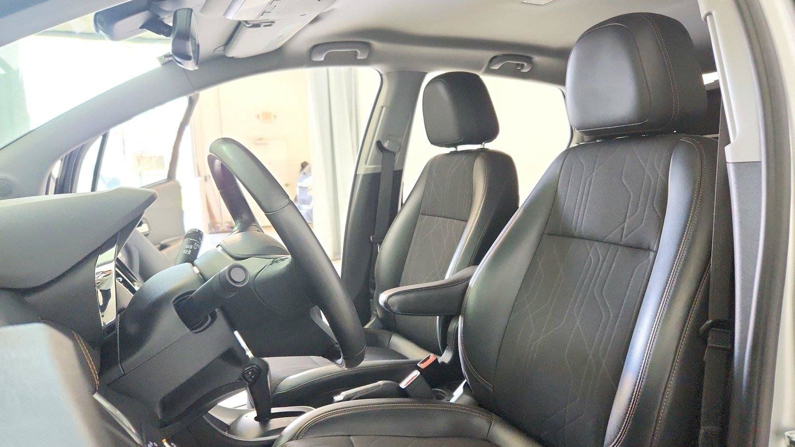 Used 2020 Chevrolet Trax LT w/ LT Convenience Package FWD image 14
