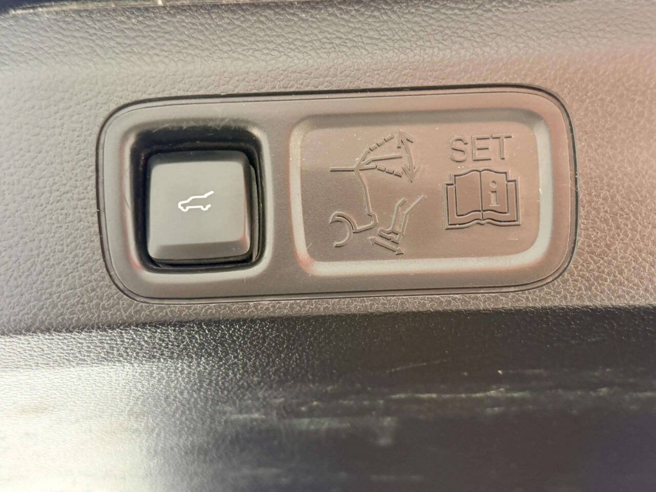 Used 2018 Ford Expedition Limited w/ Equipment Group 301A AWD/4WD image 7