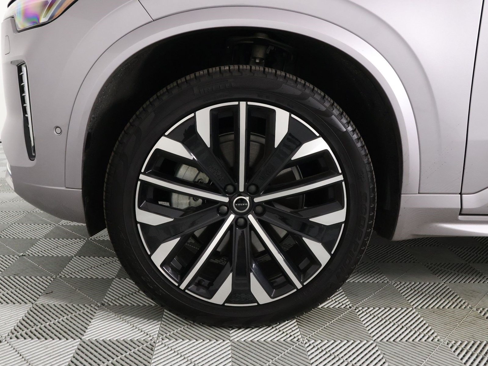 Certified 2026 Volvo XC90 B6 Plus w/ Protection Package Premier AWD/4WD image 28