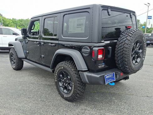 Used 2023 Jeep Wrangler Unlimited w/ Cold Weather Group image 4