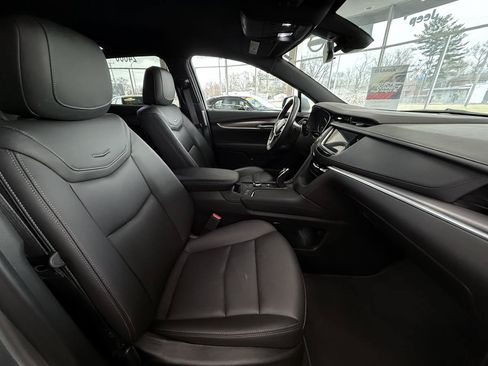 Used 2025 Cadillac XT5 Luxury w/ LPO, Floor Liner Package FWD image 36