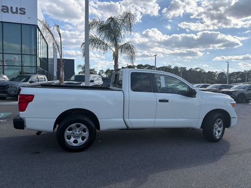 Used 2022 Nissan Titan S image 8