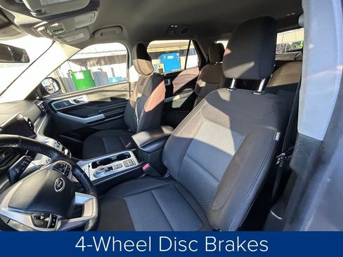 Used 2022 Ford Explorer XLT image 31