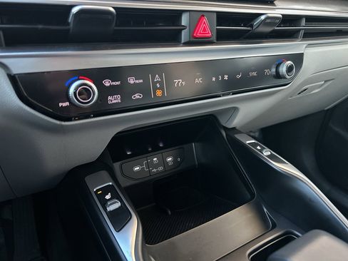 Certified 2025 Kia Sorento S w/ Panoramic Sunroof Package image 24