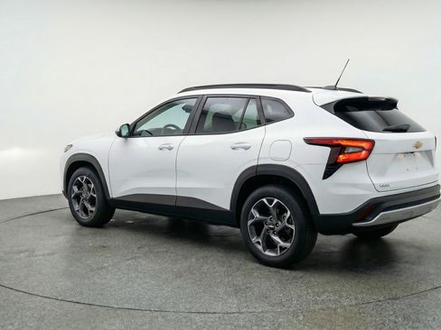 Used 2025 Chevrolet Trax LT FWD image 6