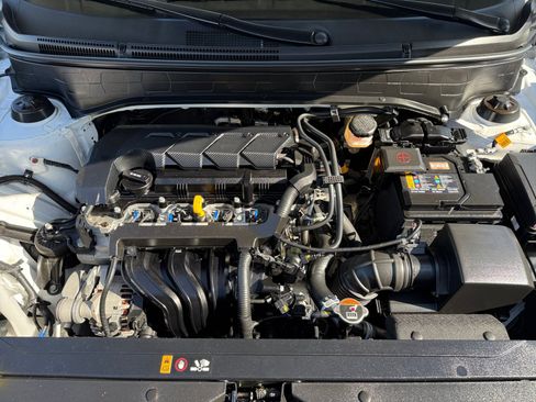 Certified 2025 Hyundai Venue SE FWD image 20