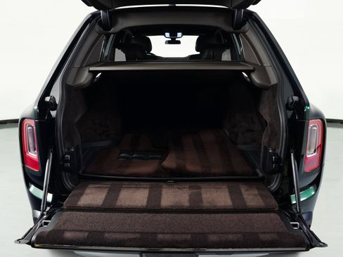 Used 2023 Rolls-Royce Cullinan w/ Cullinan Package image 67