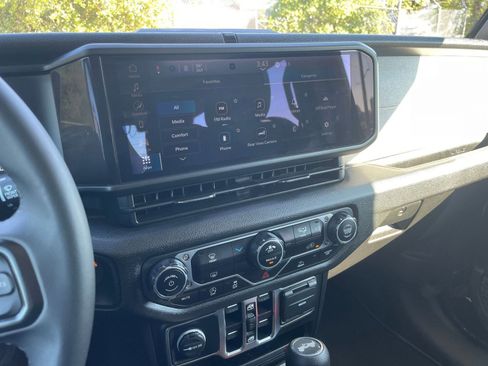 Used 2025 Jeep Wrangler Sport S image 17