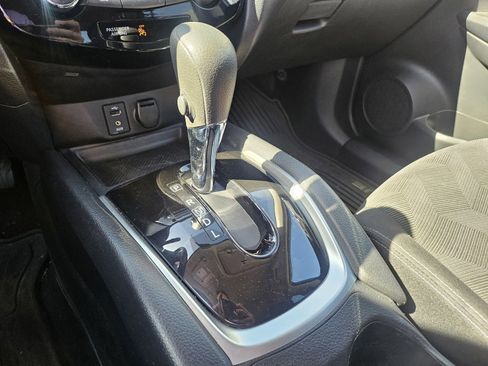 Used 2016 Nissan Rogue SV AWD/4WD image 14