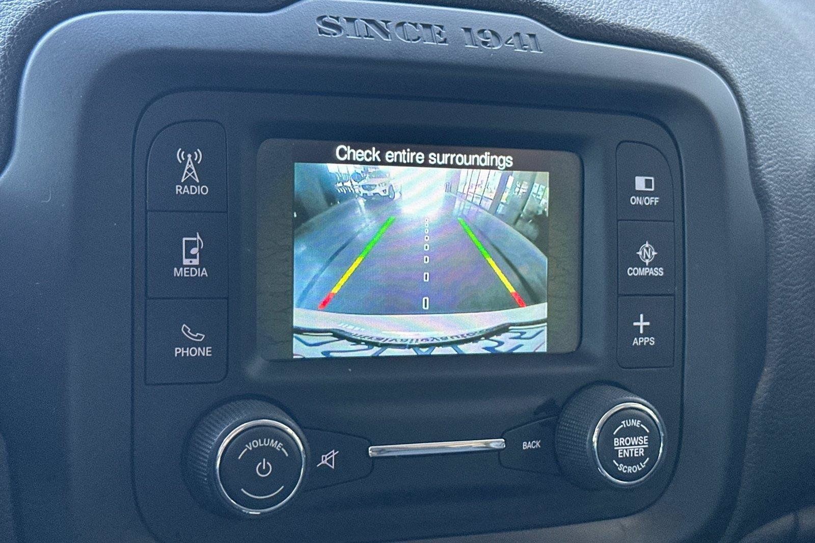 Used 2016 Jeep Renegade Latitude FWD image 19