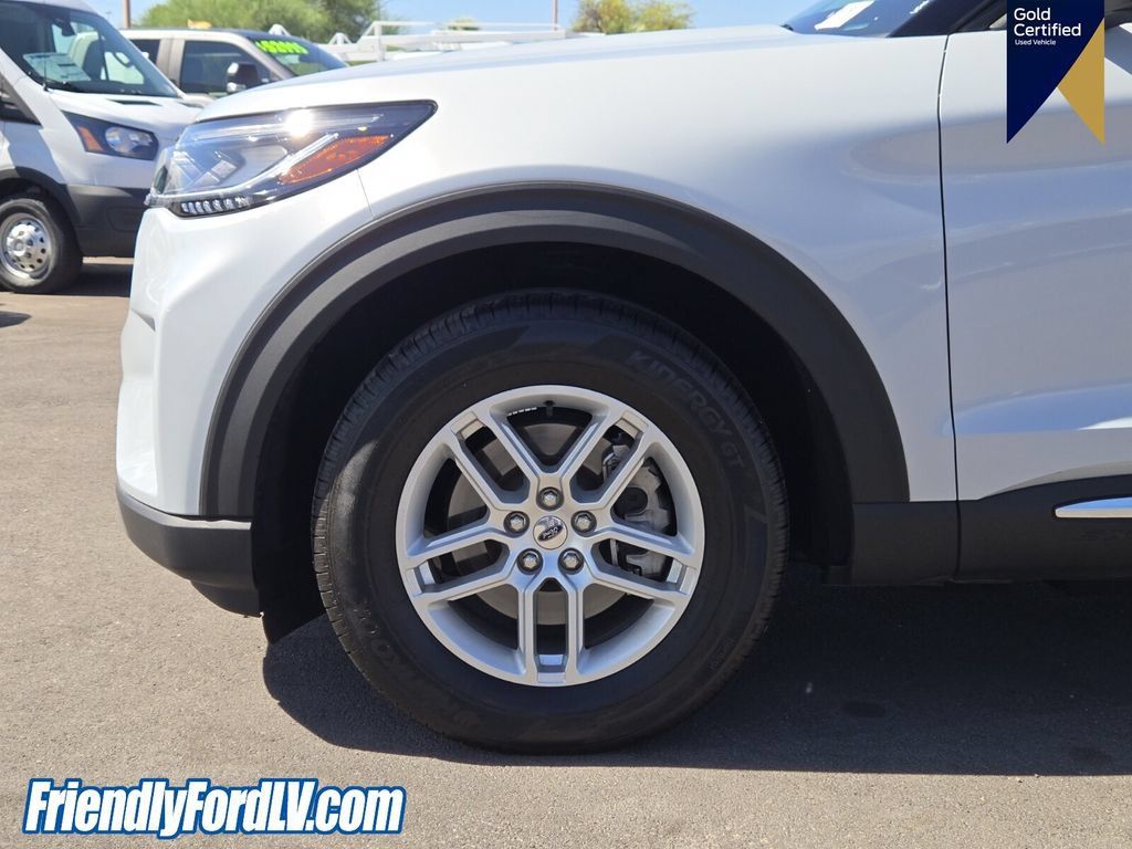 Certified 2025 Ford Explorer Active RWD image 9
