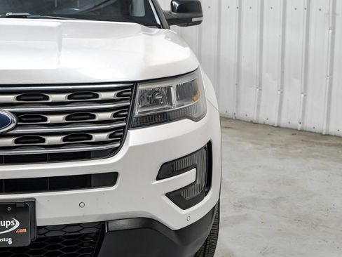 Used 2016 Ford Explorer XLT w/ Equipment Group 202A FWD image 48