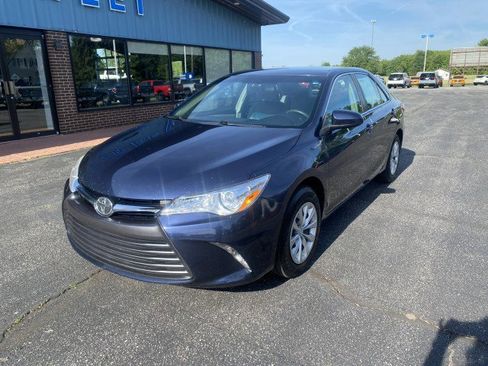 Used 2015 Toyota Camry LE FWD image 2