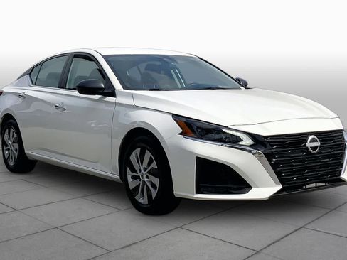 Used 2024 Nissan Altima 2.5 S FWD image 3