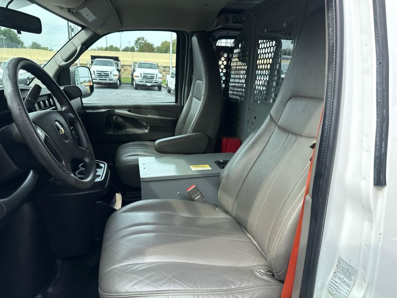 Used 2015 Chevrolet Express 2500 RWD image 13
