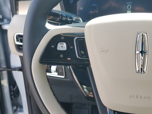 New 2026 Lincoln Corsair Premiere image 17