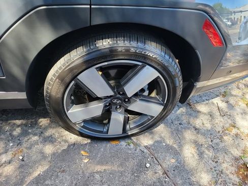 Used 2025 Hyundai Santa Fe Limited image 6