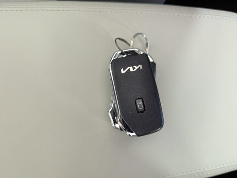 Used 2022 Kia Sorento S w/ Panoramic Sunroof Package FWD image 28
