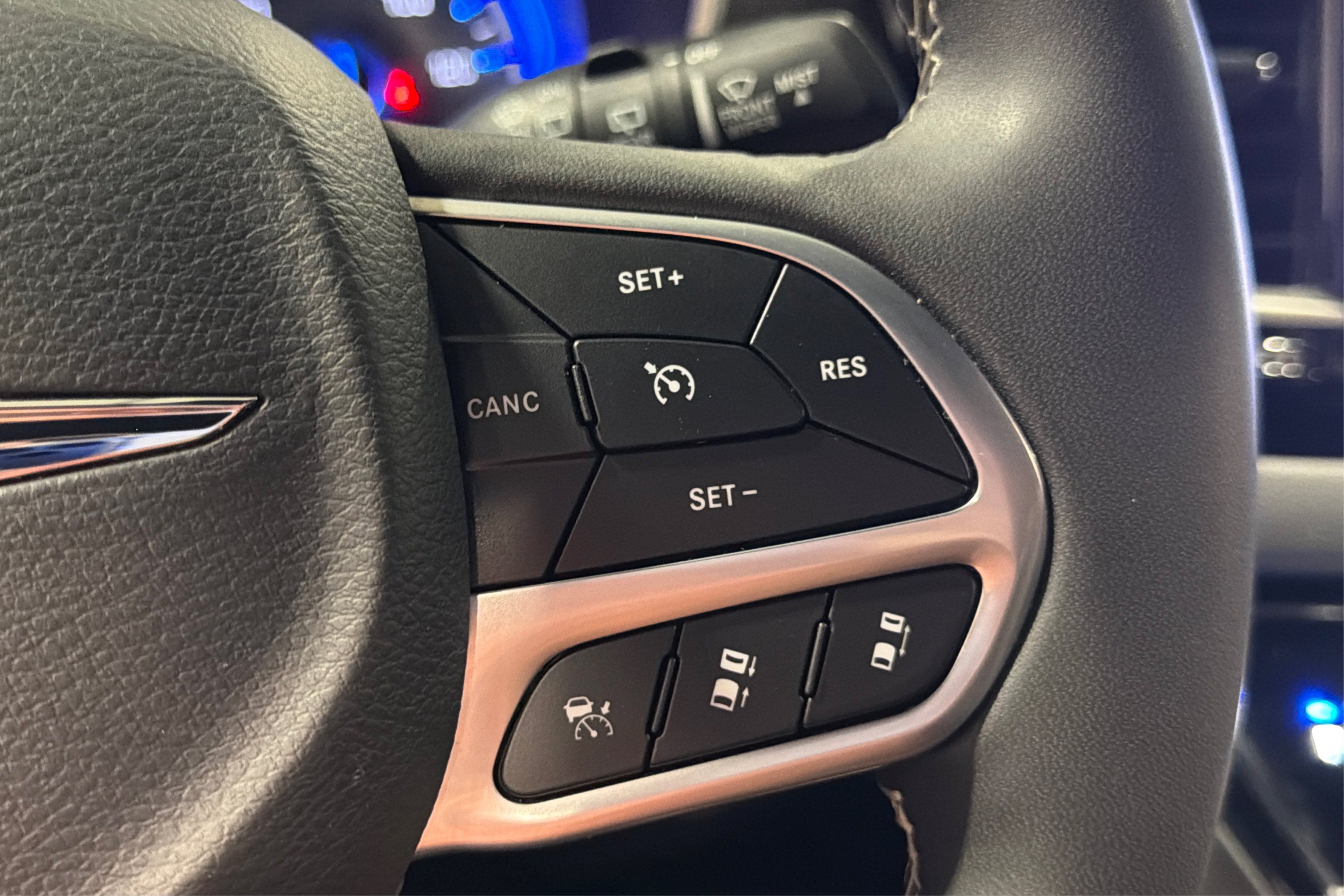 Used 2025 Chrysler Pacifica Select FWD image 26