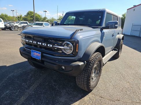 New 2025 Ford Bronco Outer Banks w/ Sasquatch Package image 4