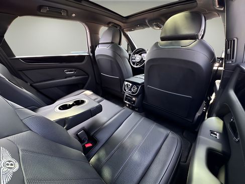 Used 2021 Bentley Bentayga AWD/4WD image 21