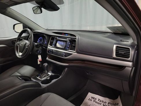 Used 2019 Toyota Highlander LE image 26