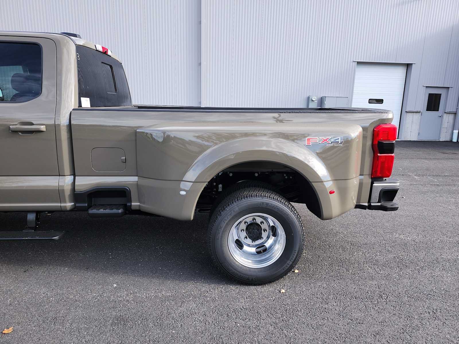 New 2027 Ford F350 Lariat w/ Lariat Ultimate Package AWD/4WD image 16