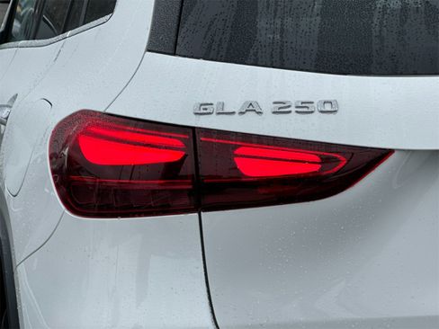 New 2025 Mercedes-Benz GLA 250 image 32