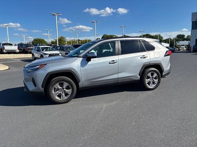 Used 2025 Toyota RAV4 XLE AWD/4WD image 18