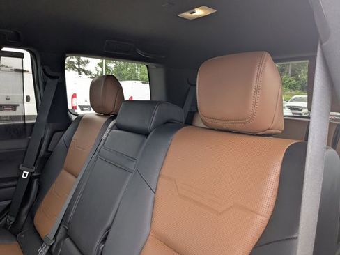 Used 2024 Lexus GX 550 w/ Accessory Package (Z1) AWD/4WD image 17