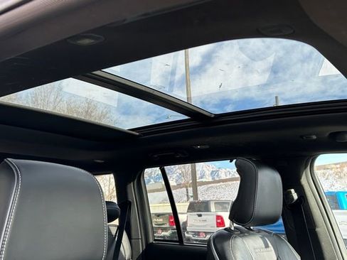 Used 2024 Jeep Grand Cherokee Overland w/ Luxury Tech Group IV image 12