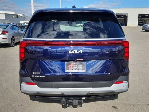 New 2026 Kia Carnival LX image 4