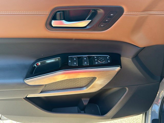 Certified 2025 Nissan Pathfinder Platinum AWD/4WD image 17