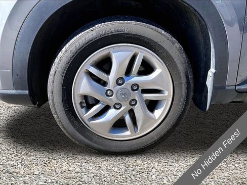 Used 2020 Hyundai Venue SEL FWD image 8